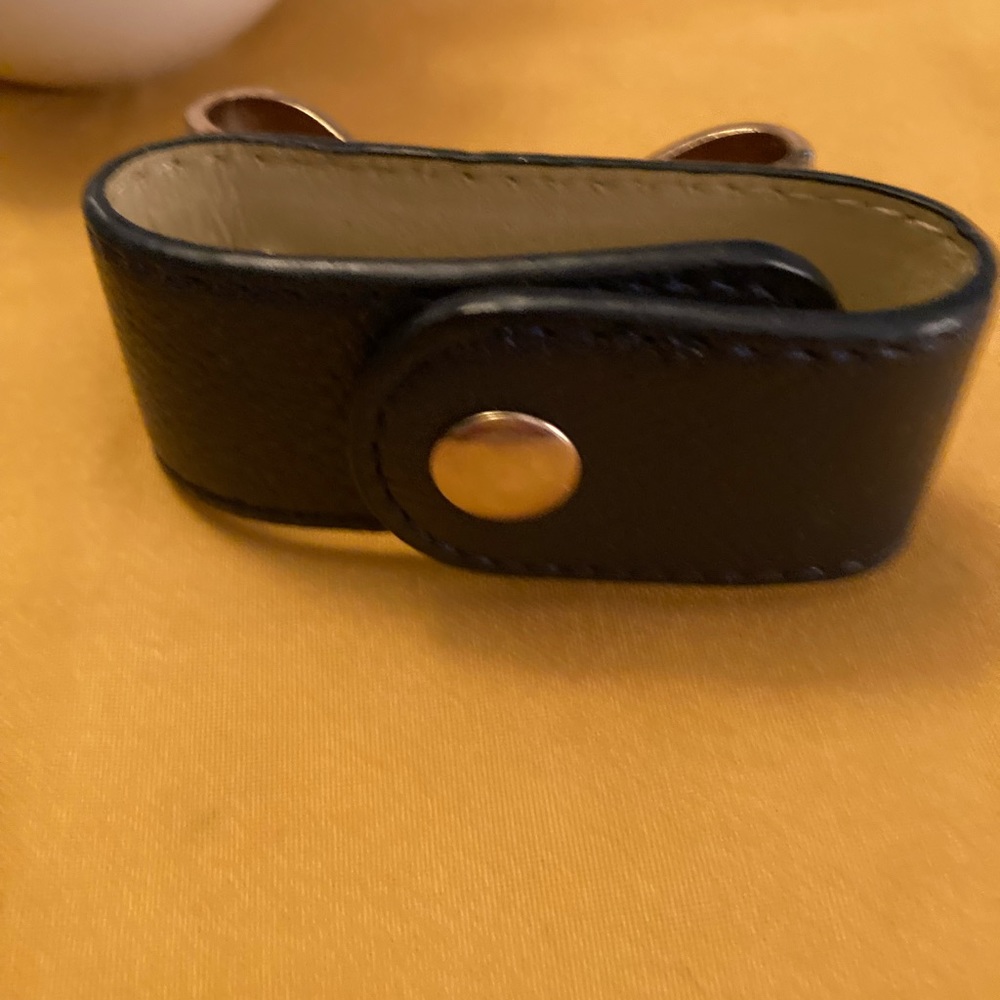 Two leather bracelets - Picture 4 of 5